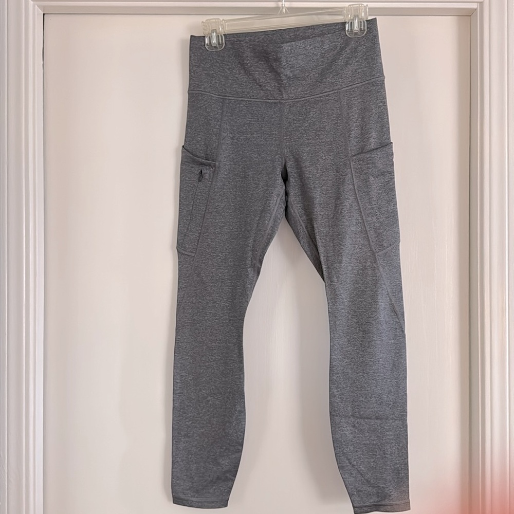 Athleta Charcoal Gray leggings 7/8 length size Small, pockets